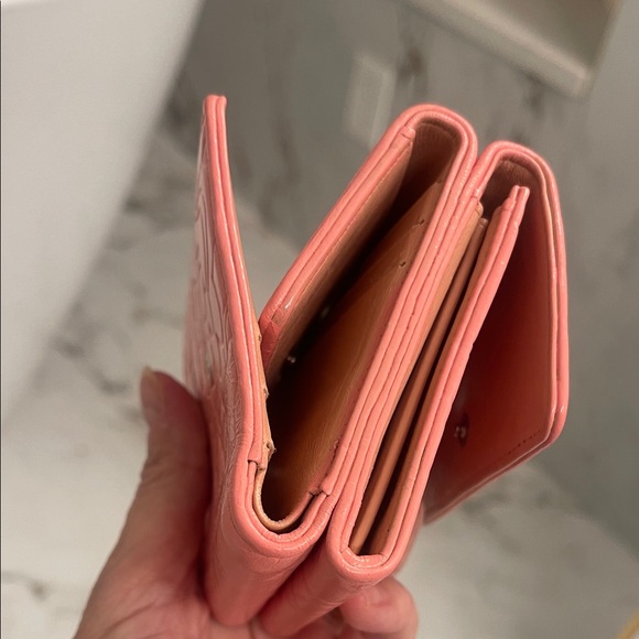 CHANEL Coral Floral Embossed Wallet - Picture 9 of 10